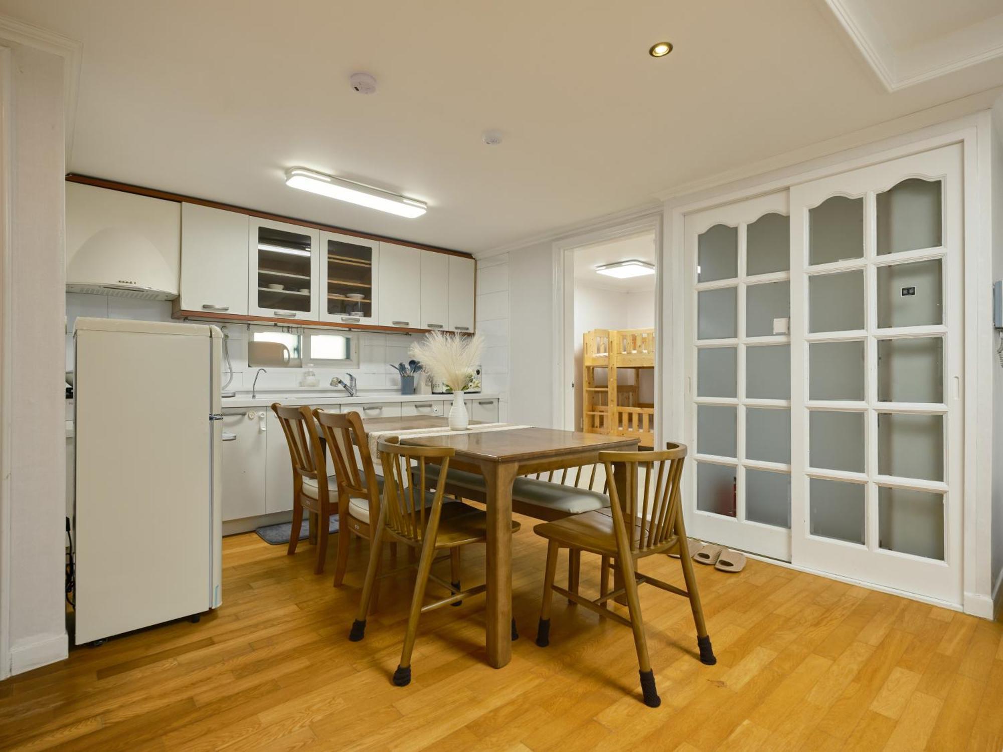 Plantree Filled With The Charm Of The East And The Atmosphere Of The West Apartment