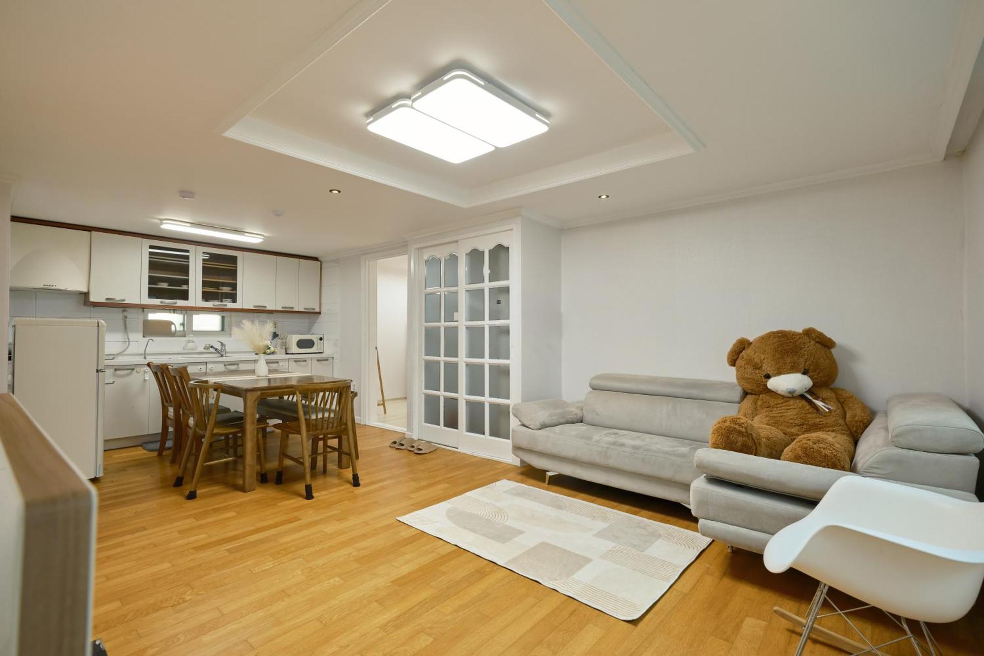 Plantree Filled With The Charm Of The East And The Atmosphere Of The West Apartment Seoul