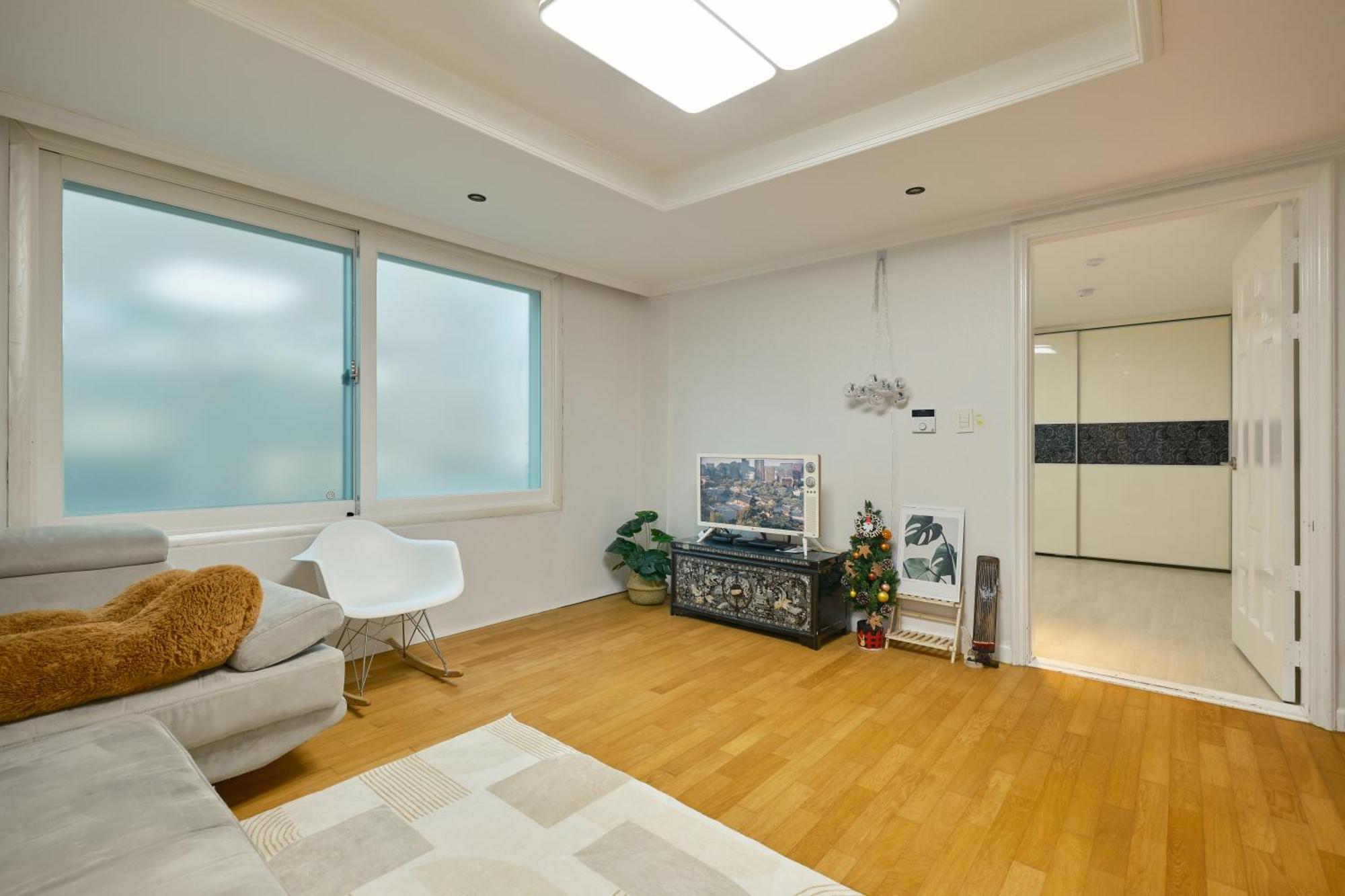 Plantree Filled With The Charm Of The East And The Atmosphere Of The West Apartment